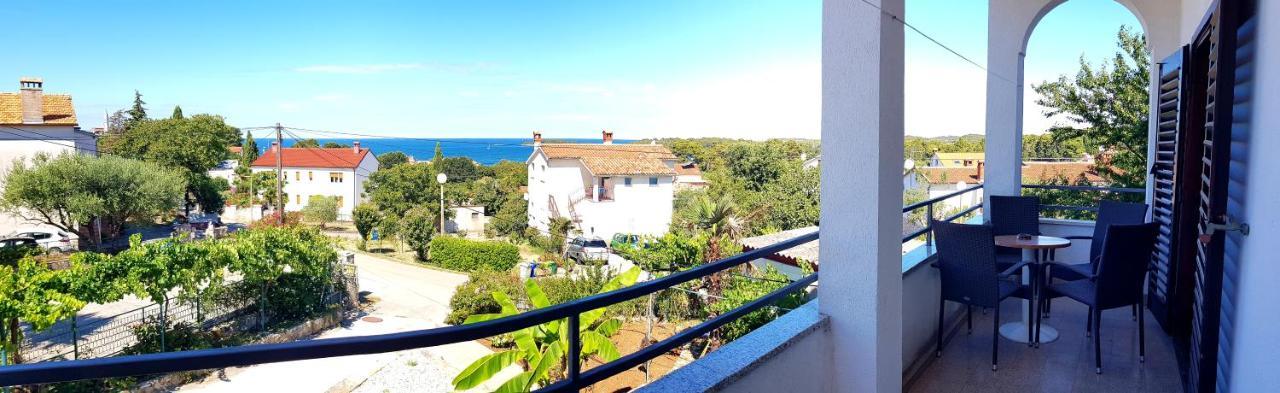Apartment Sea View Ровин Екстериор снимка