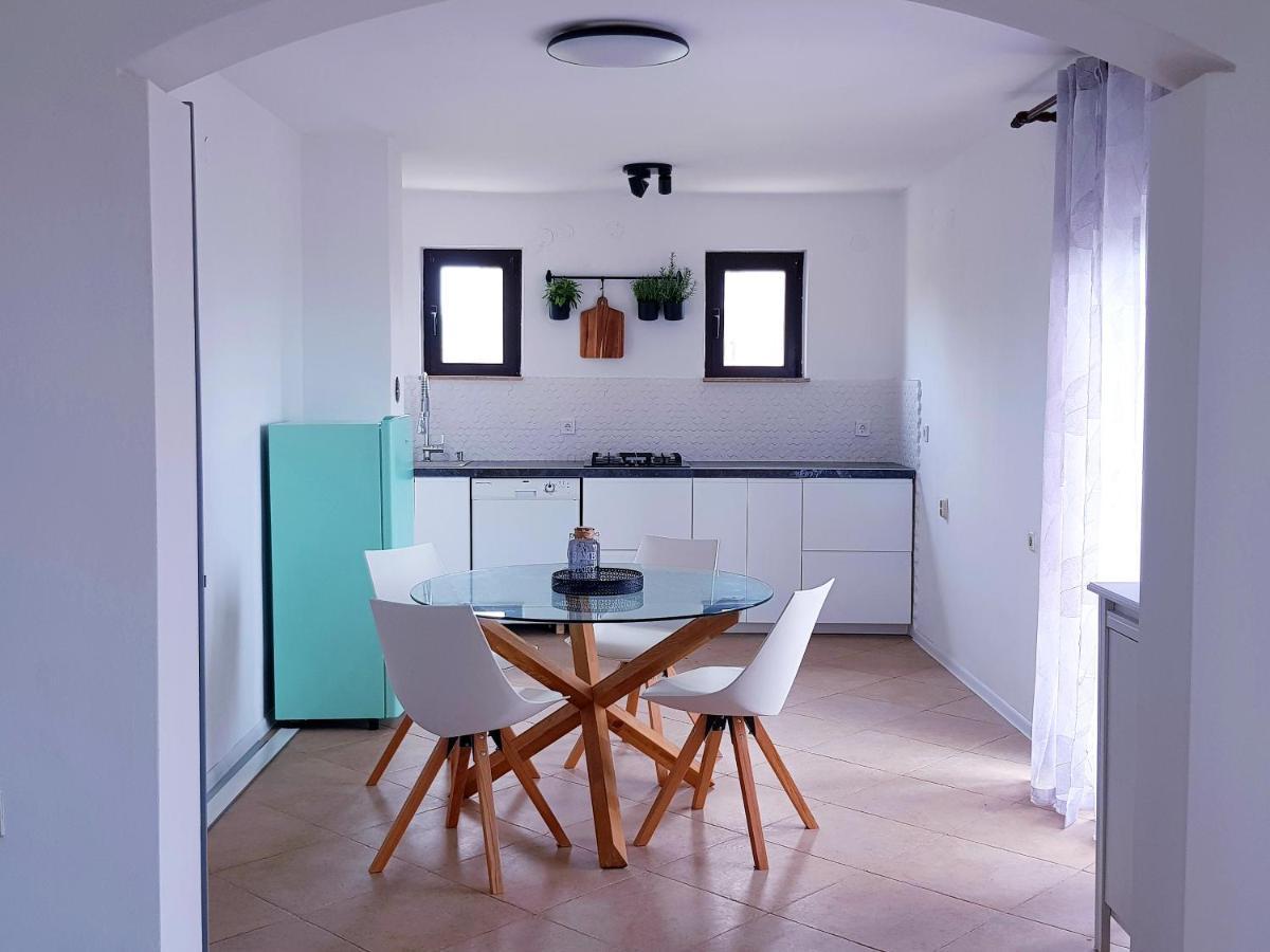 Apartment Sea View Ровин Екстериор снимка