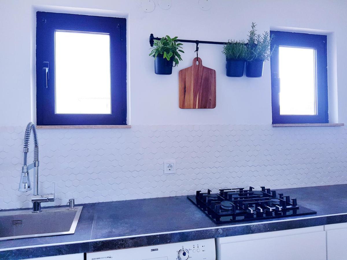 Apartment Sea View Ровин Екстериор снимка